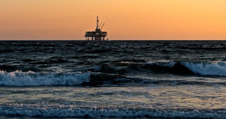 When Will We Run Out of Oil? | The Interfaith Center for Sustainable Development Oil rig